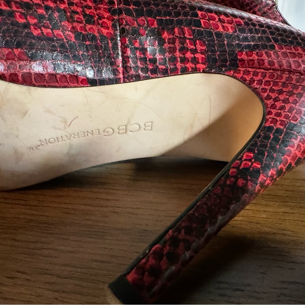 BCBGeneration Red Patterned Heels - Picture 4 of 6
